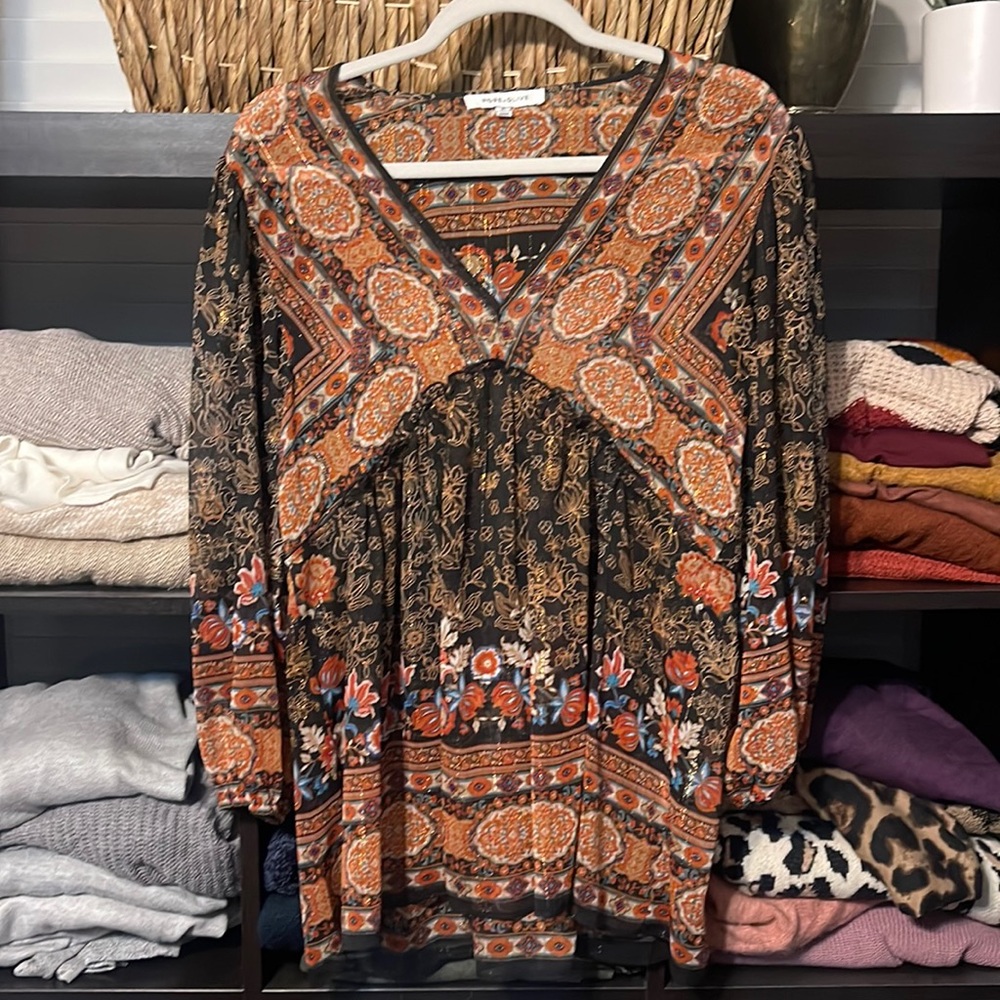 Rose + Olive shirt. Size medium. Never worn.